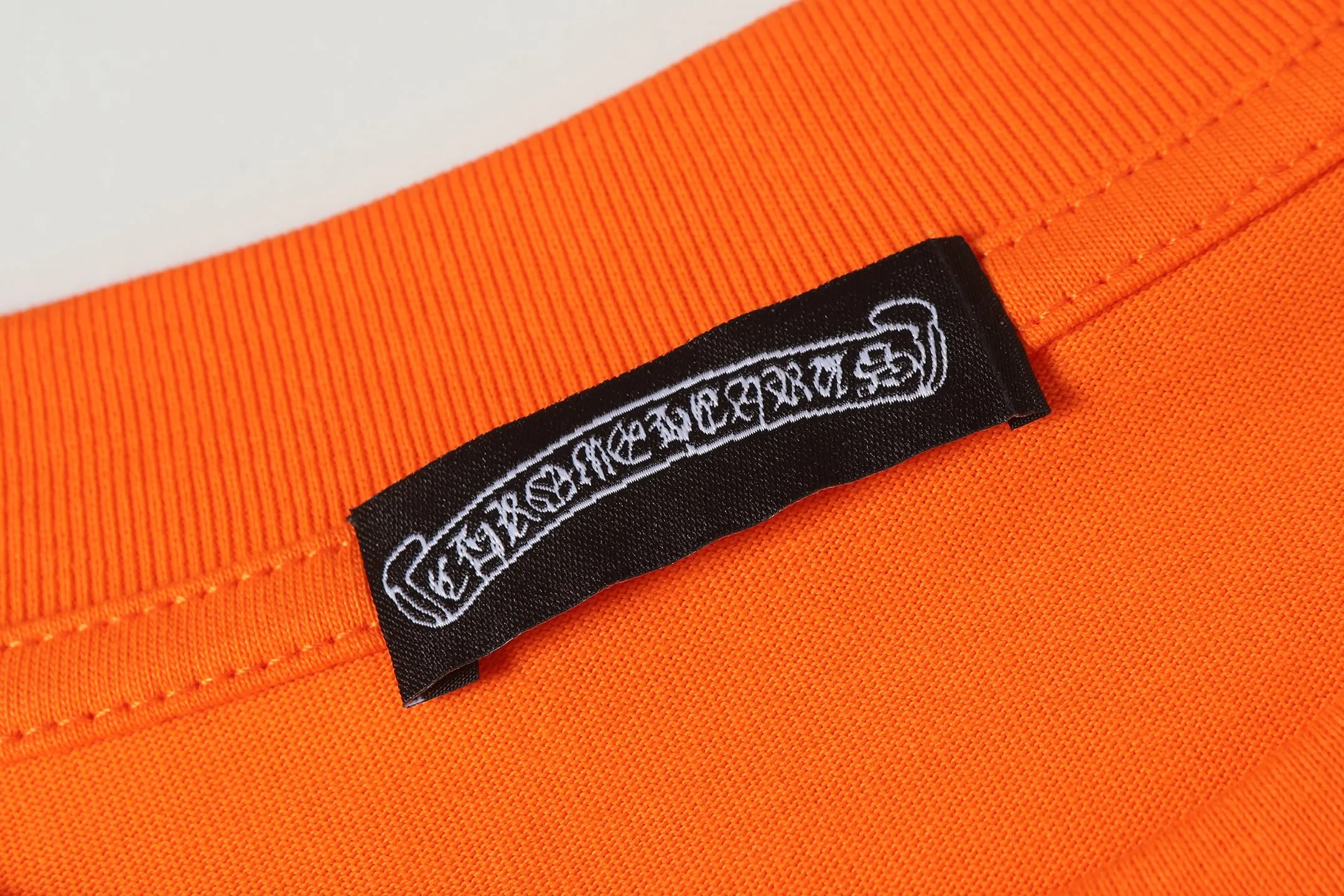 P180 Chrome Hearts CH Chrome Hearts Heavy Industry Horseshoe Sanskrit appliqué embroidered short-sleeved T-shirt Use imported Tajima machine embroidery Correctly configured Black 2025 Chrome Hearts nylon bag authentic packaging 260 grams of custom-dyed double-yarn cotton Large version Loose and stylish Differentiated from low version slim and long version The upper body pulls the hips 100% commitment: top quality Do not make fast food The highest version on the market Top quality - different from the ordinary versions in the market If you care about quality You must also respect the price. Absolutely zero after-sales service. The return rate so far is 0. It’s hard not to love the style. - 260g custom-dyed double yarn fabric. - Correct high-density main mark, washed tag, hand-sewn.